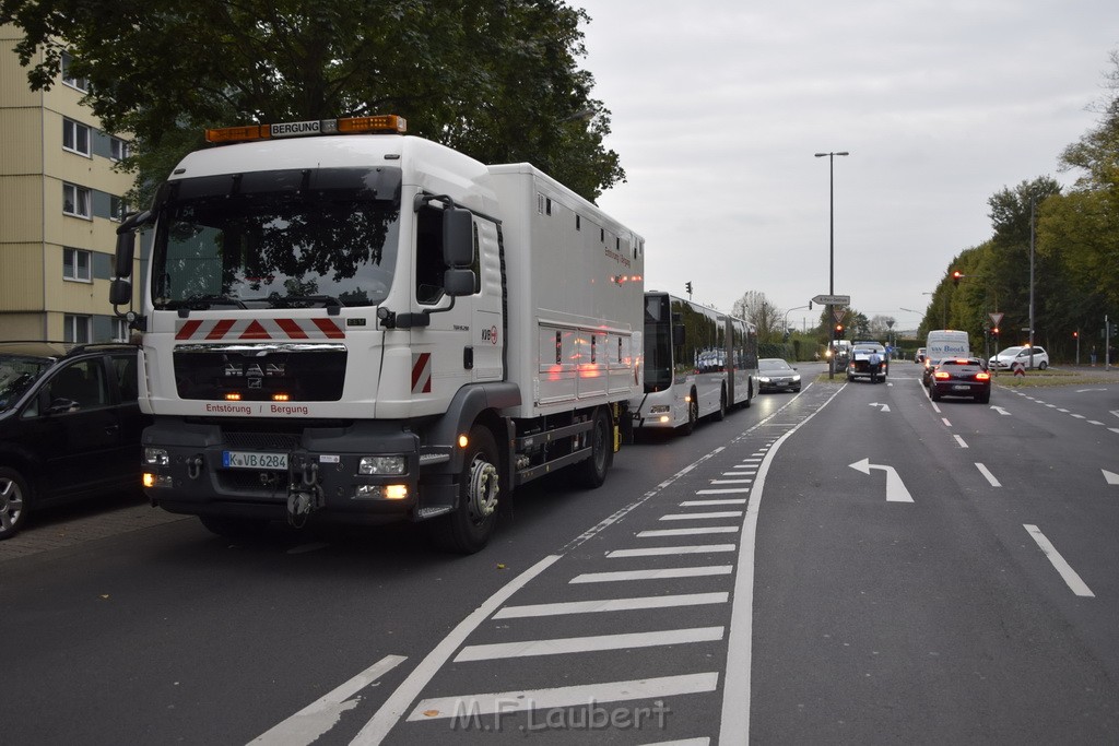 VU Bus Pkw Koeln Porz Gremberghoven Steinstr Konrad Adenauerstr P56.JPG - Miklos Laubert